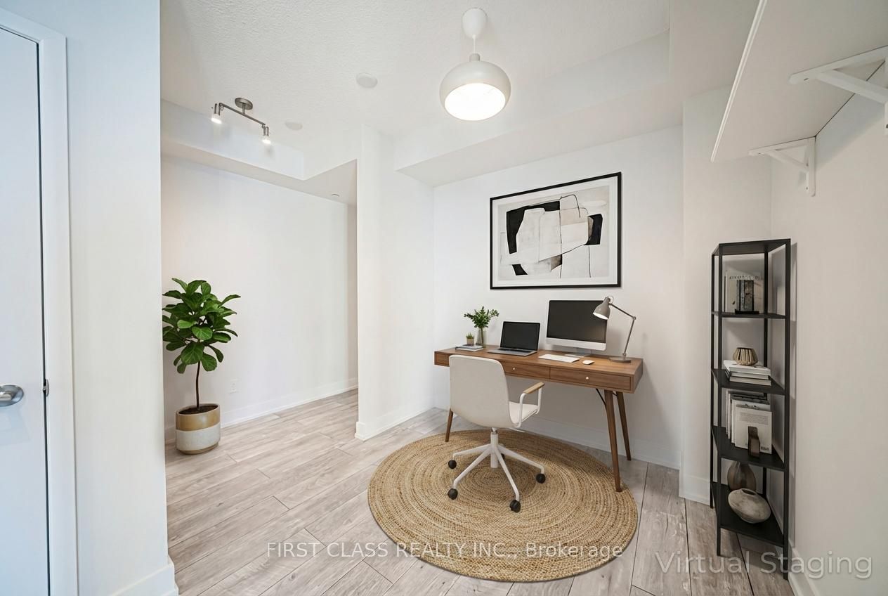 540 Bur Oak Avenue 528