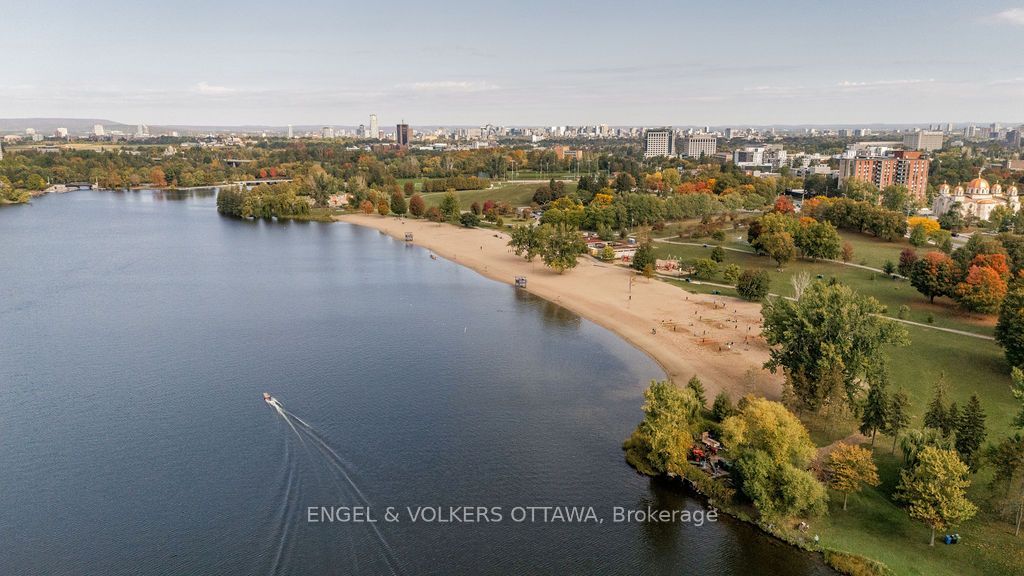 Photo of 12 Bayside Private, Billings Bridge - Riverside Park and Area, ON K1V 9R3 (MLS # X12728138)