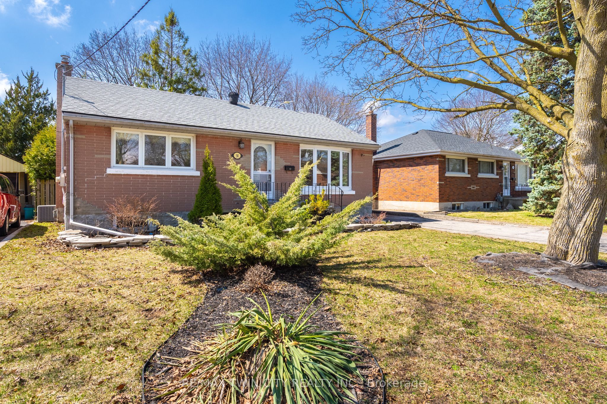 58 LOWREY Avenue S