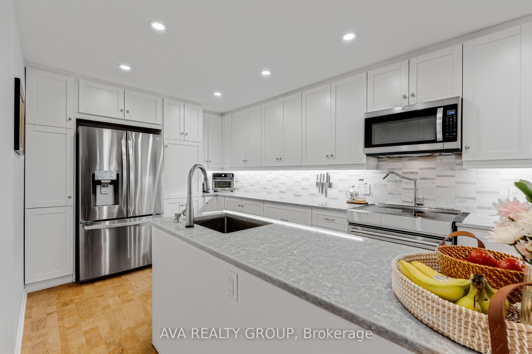 Photo 1 of 31 — 106 Stratas Court N Unit 7, Kanata, ON K2L 3K4