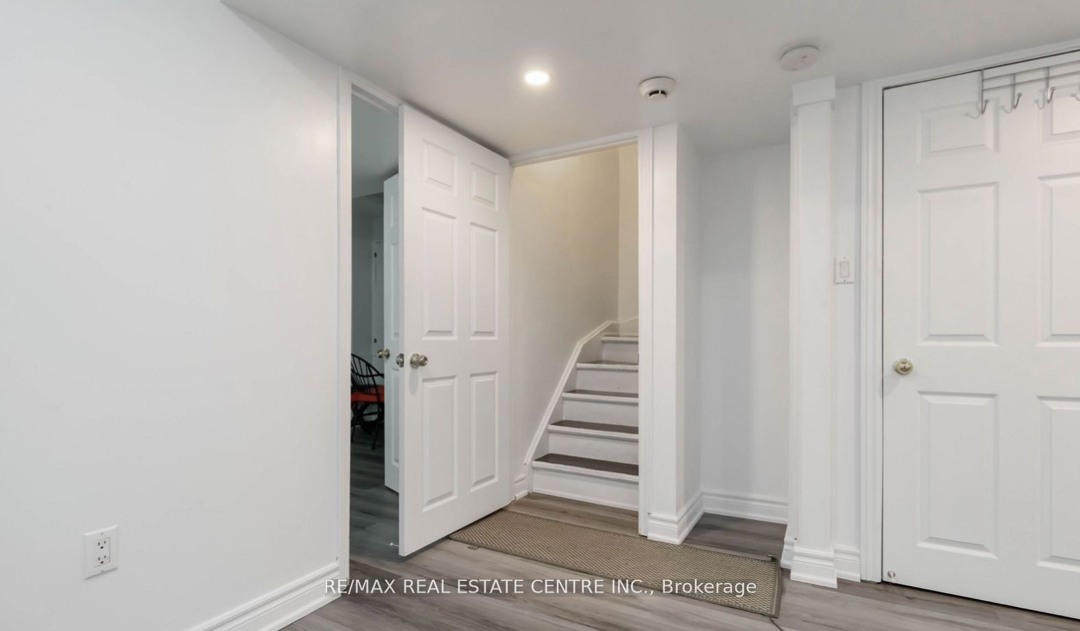 5438 Tenth Line W BASEMENT