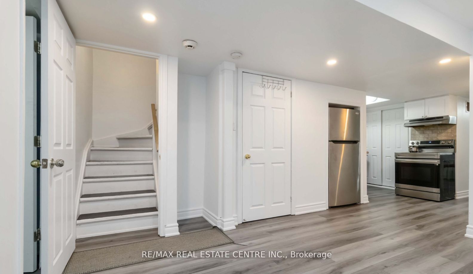 5438 Tenth Line W BASEMENT