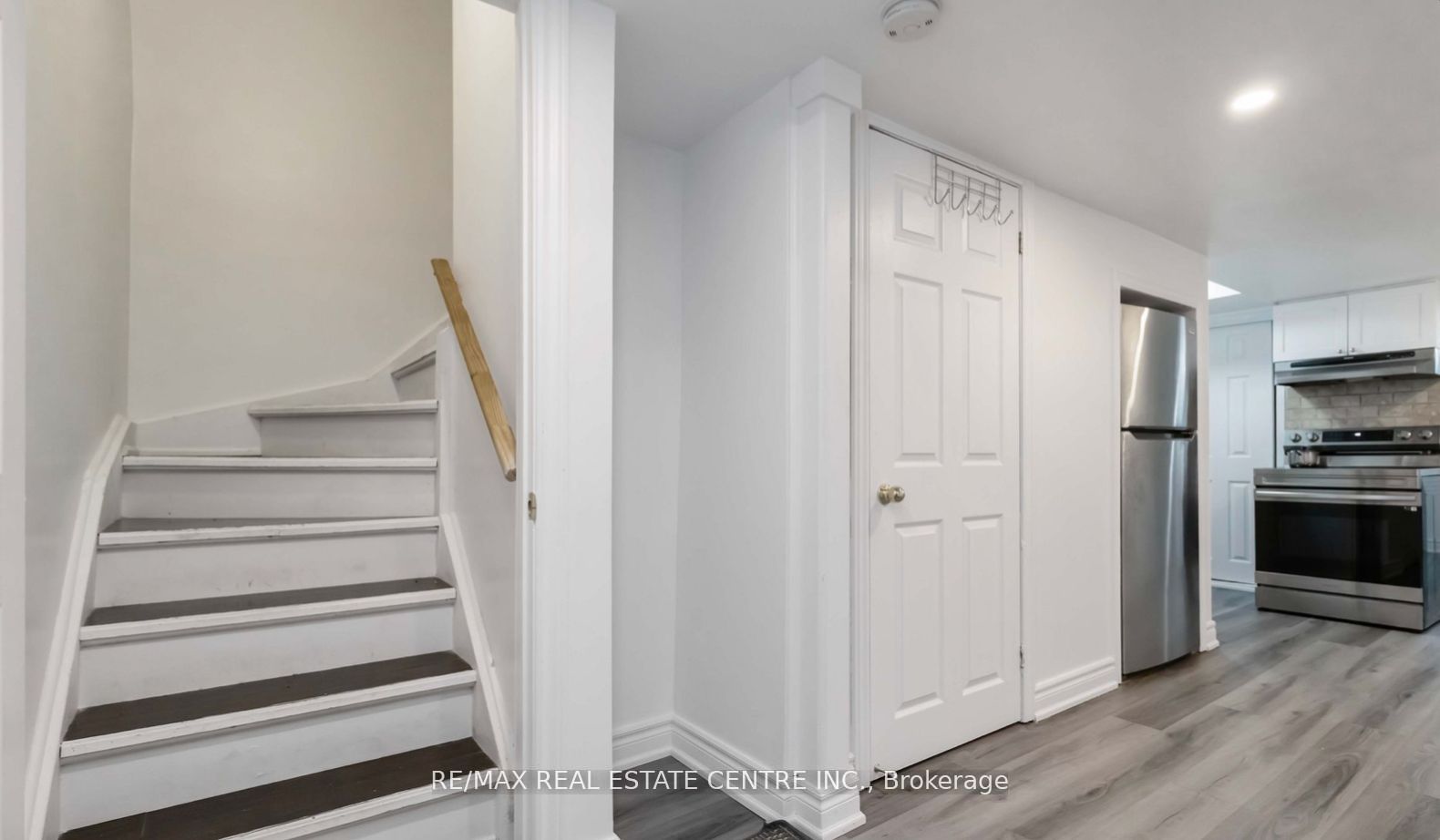 5438 Tenth Line W BASEMENT