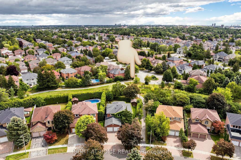 Photo of 43 Topham Crescent, Richmond Hill, ON L4C 9H1 (MLS # N13720842)