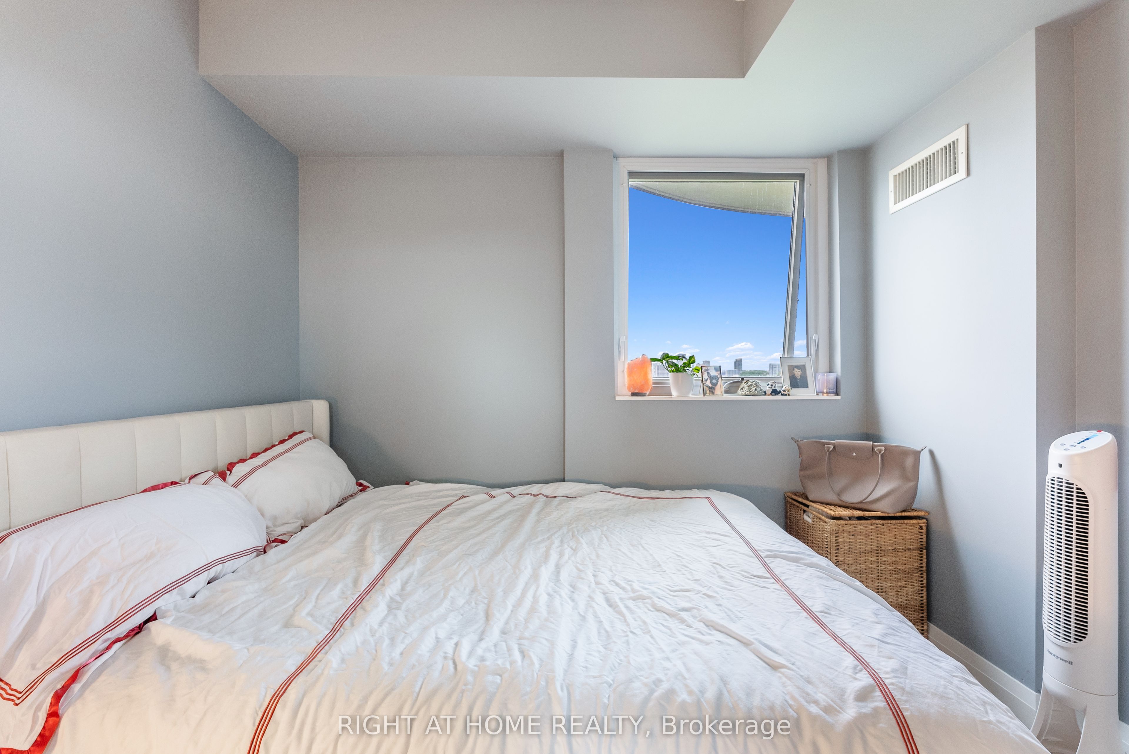 1430 Yonge Street 704