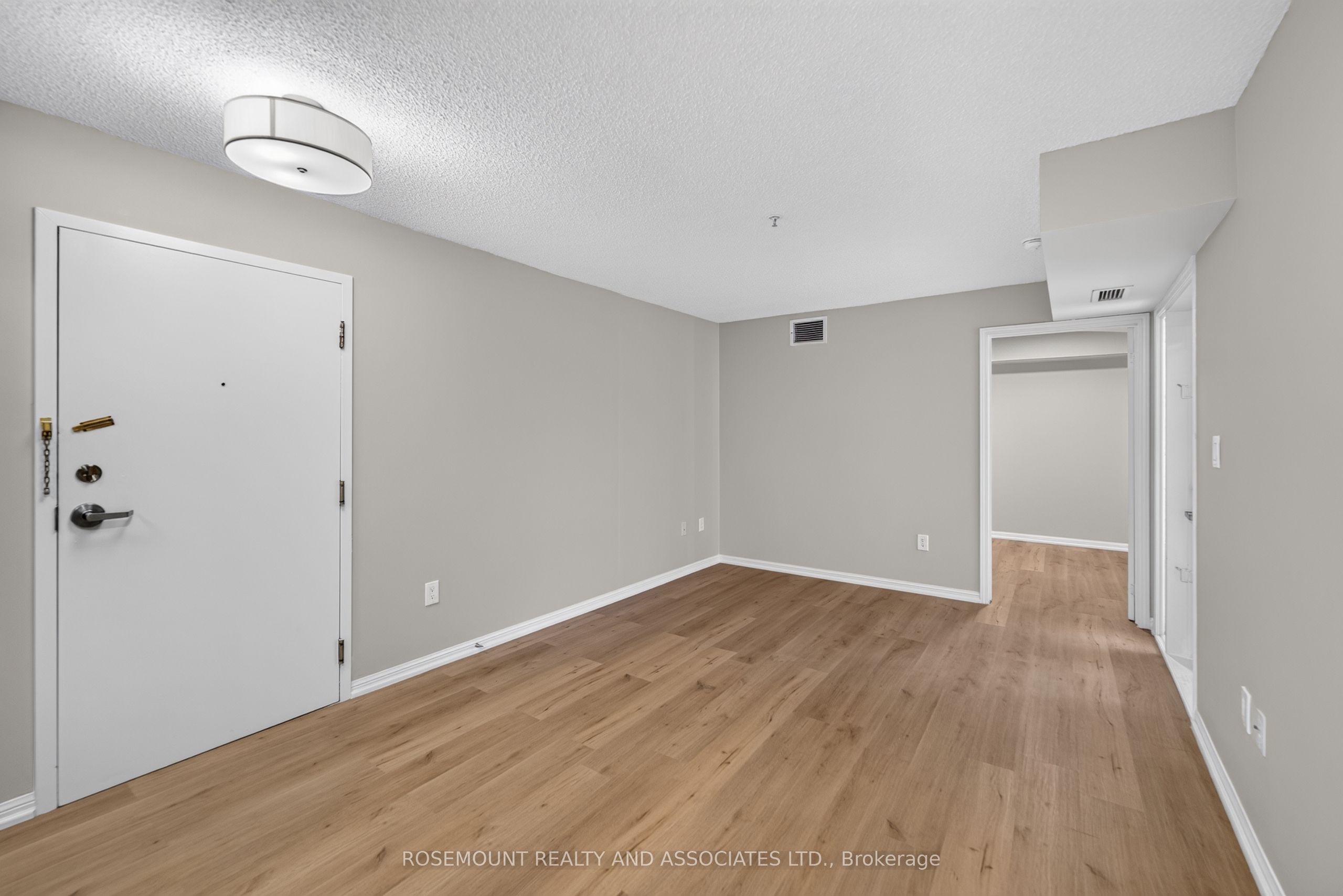 5225 Finch Avenue E 202