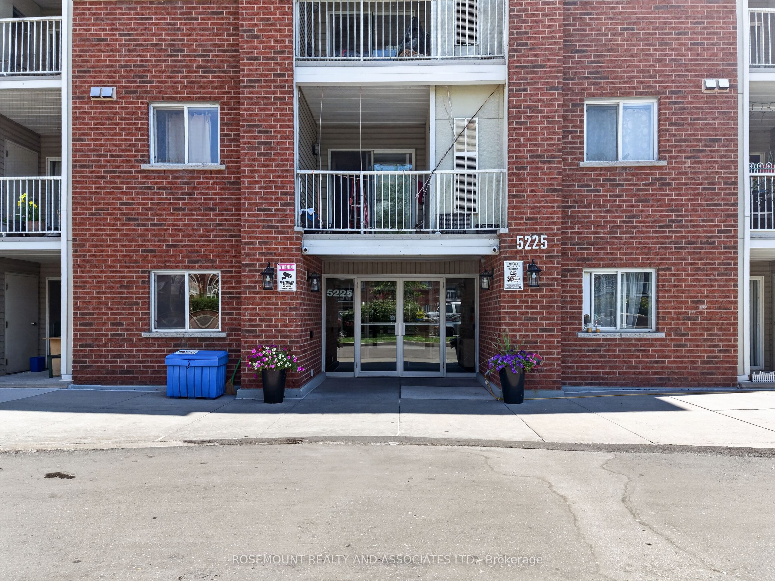 5225 Finch Avenue E 202