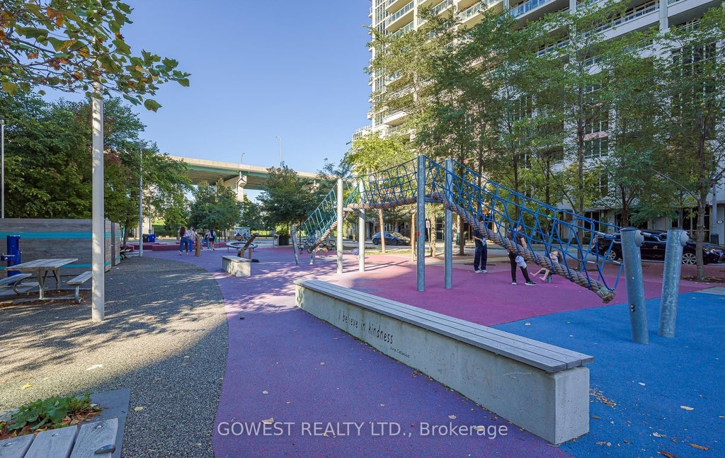 Photo of 628 Fleet Street #906, Toronto, ON M5V 1A8 (MLS # C14127358)