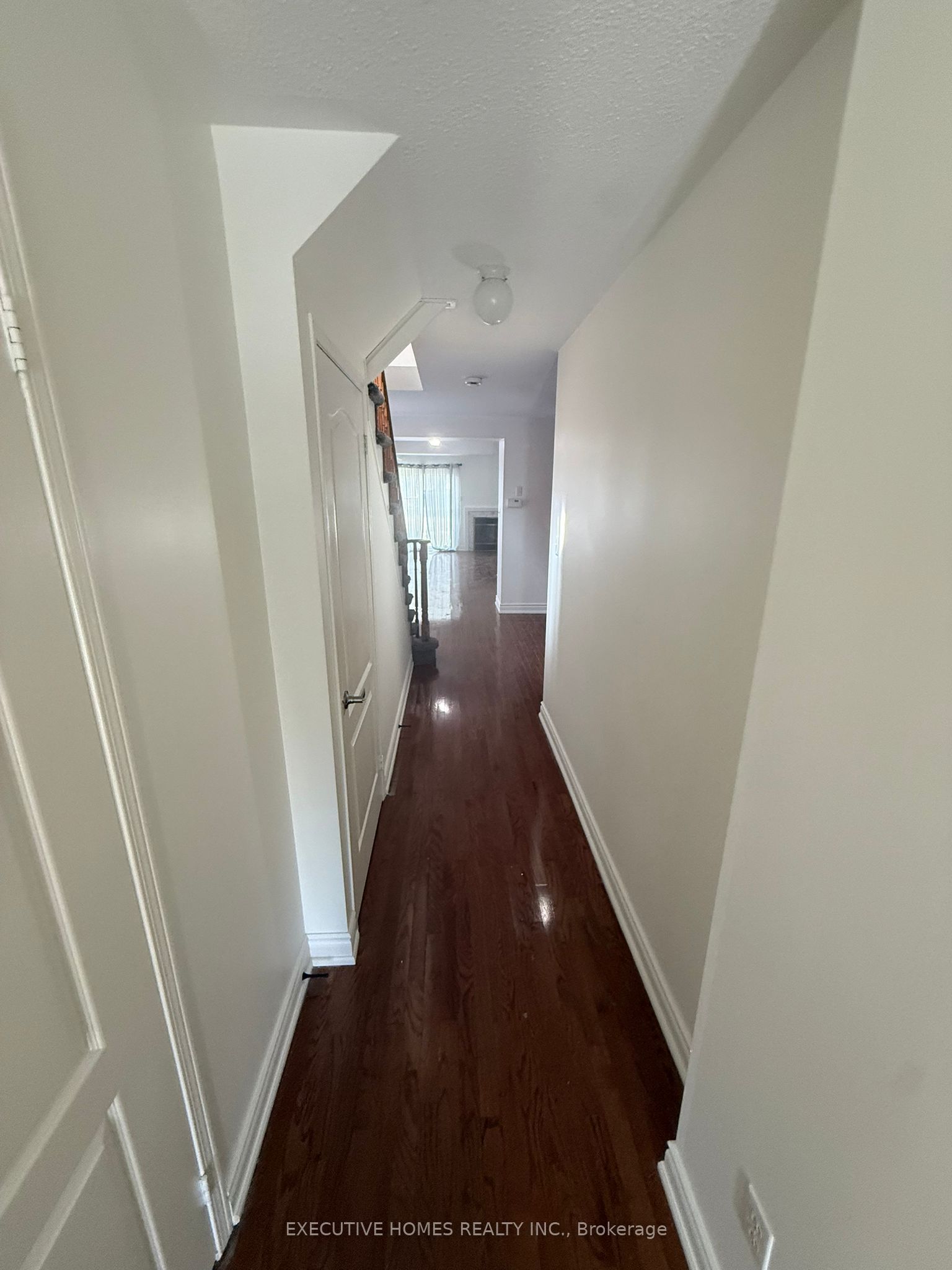 100 SandCherry Crescent