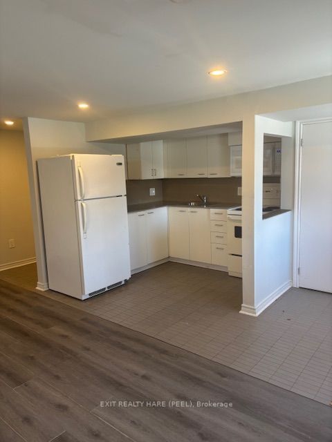 6 Lyndfield Crescent Basement Brampton ON L6W 2P5