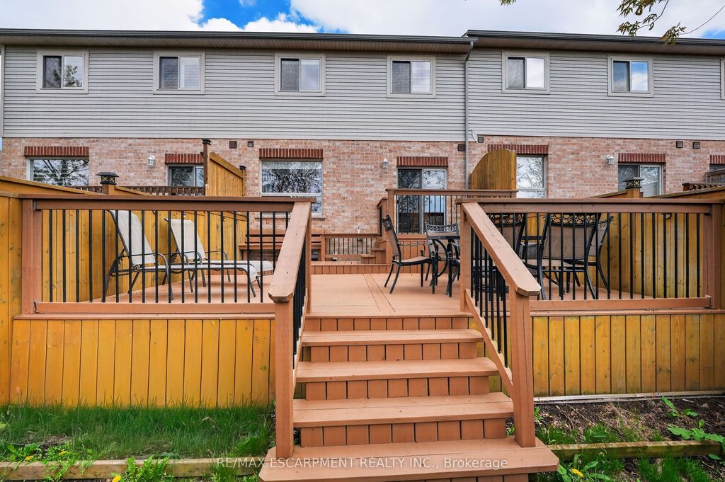 Photo of 8 Lakelawn Road #11, Grimsby, ON L3M 0G1 (MLS # X13122542)
