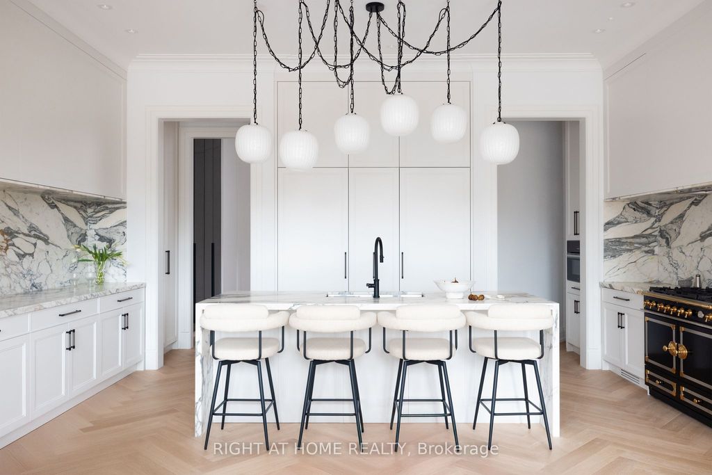 Photo of 350B Walmer Road, Toronto, ON M5R 2Y4 (MLS # C12962510)