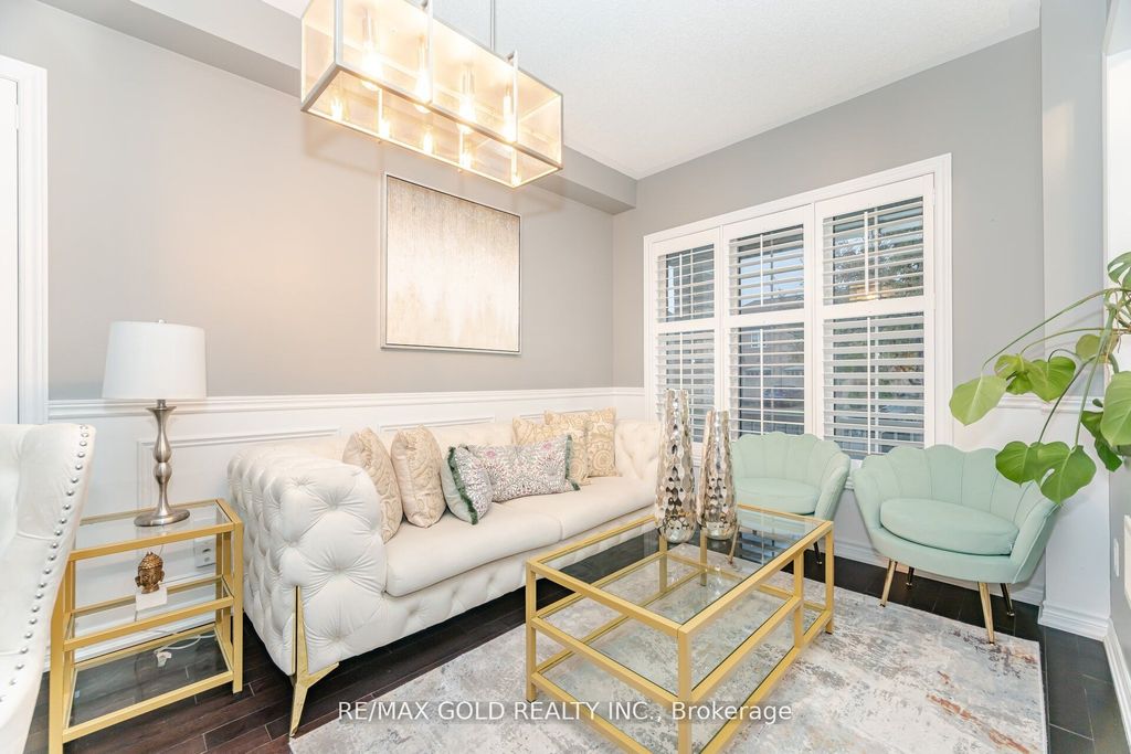 Photo of 32 Daden Oaks Drive, Brampton, ON L6P 3R8 (MLS # W12746228)