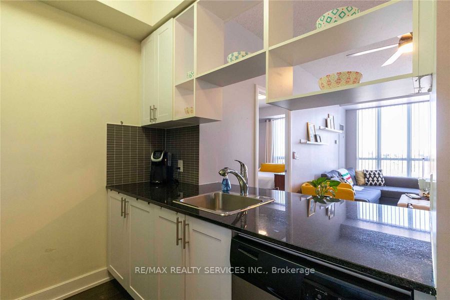 2 Eva Road 325