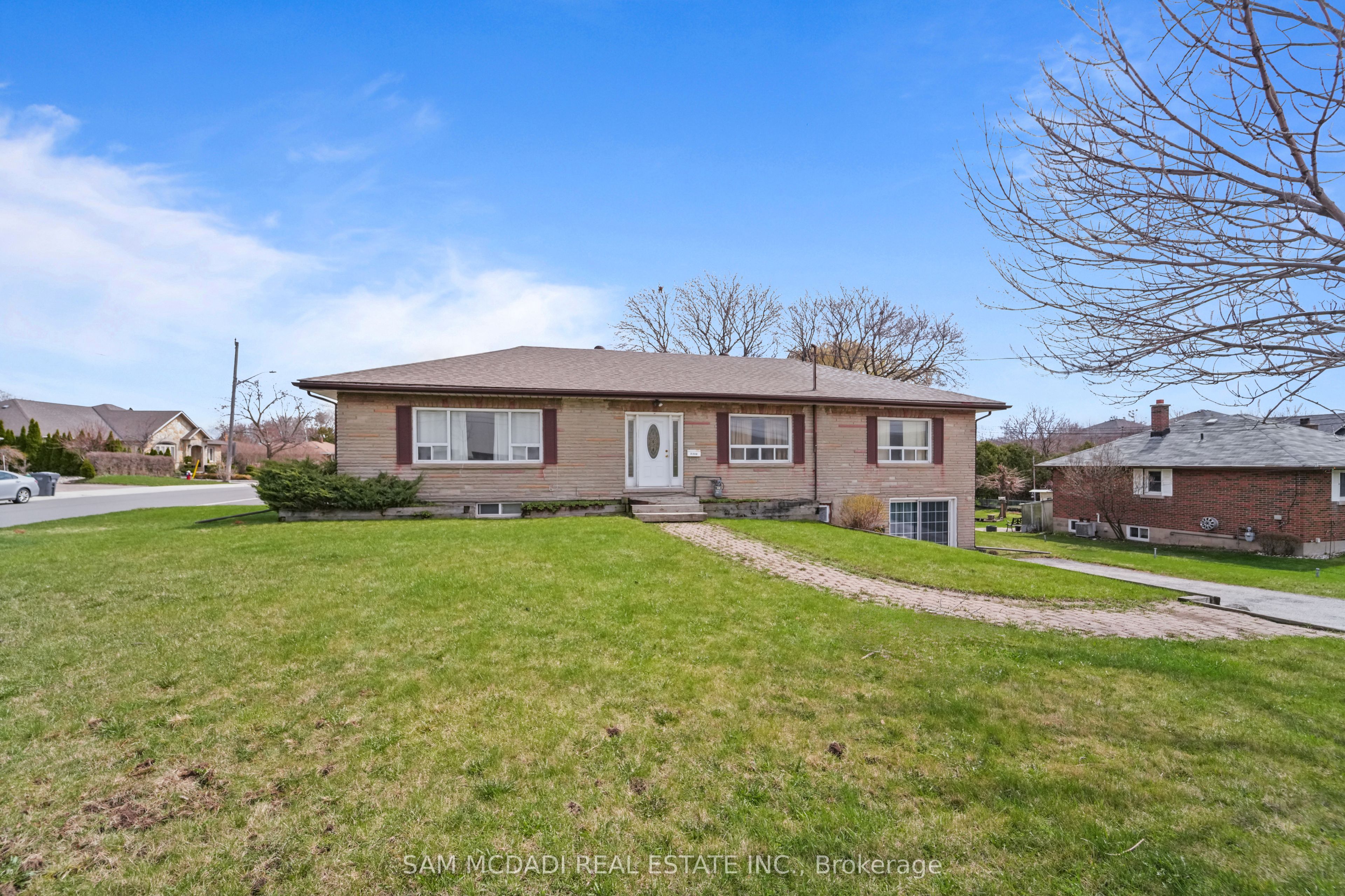 2230 Britannia Road W