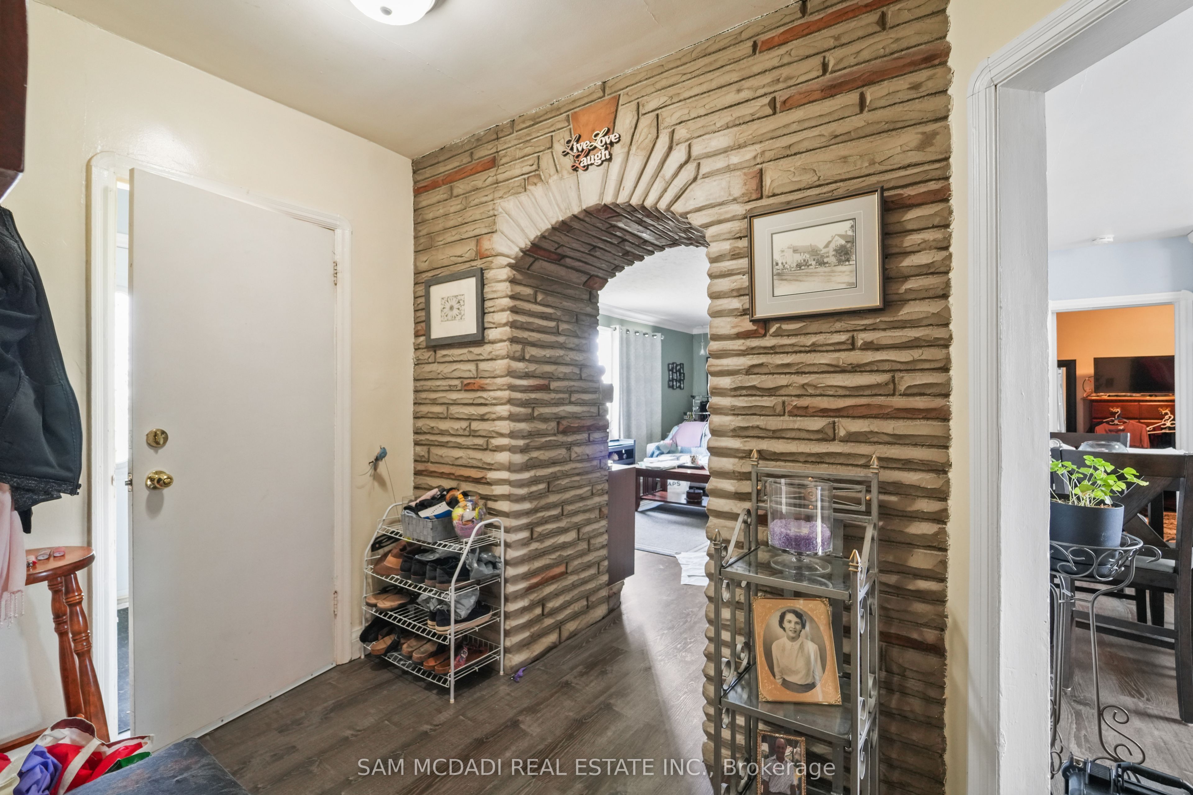 2230 Britannia Road W