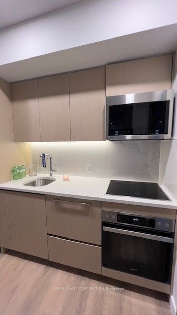 38 Widmer Street E 1008