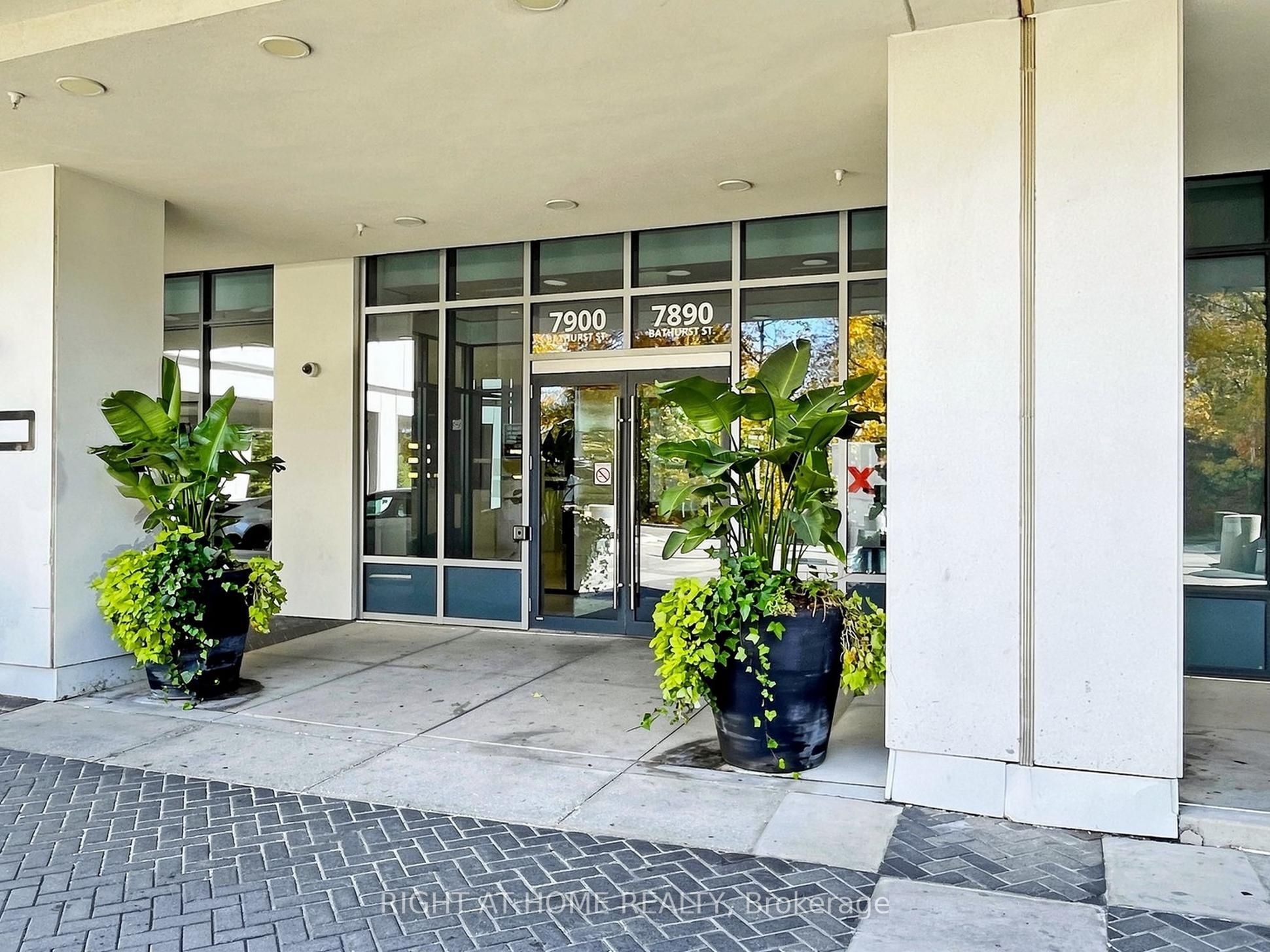 7890 Bathurst Street 2508