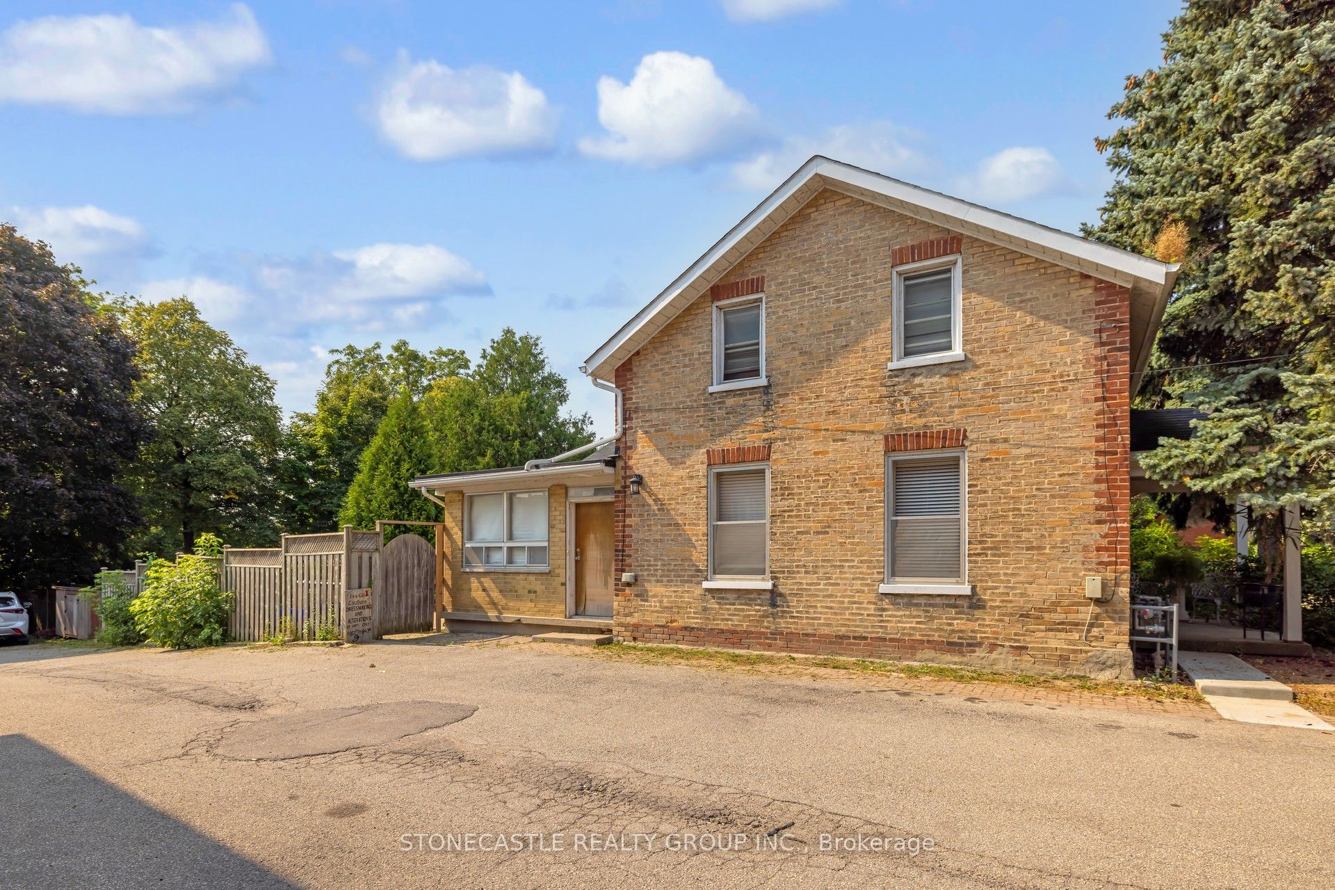 2321 Major Mackenzie Drive W