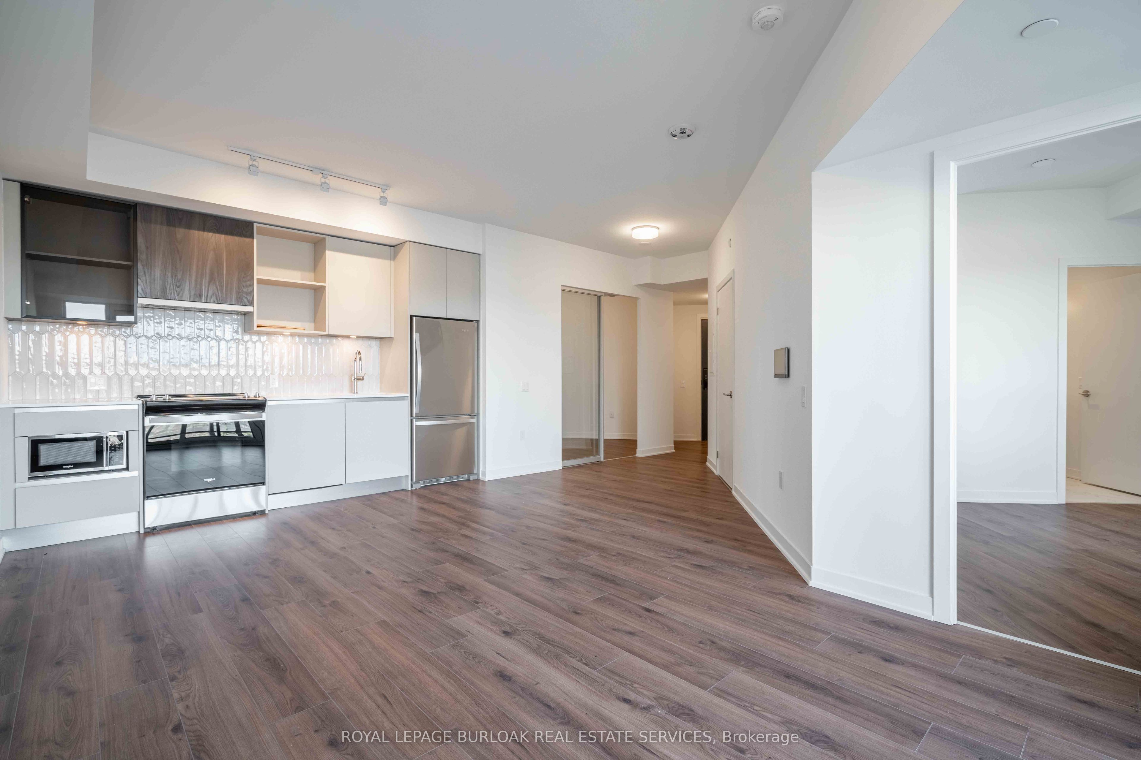 395 Dundas Street 437