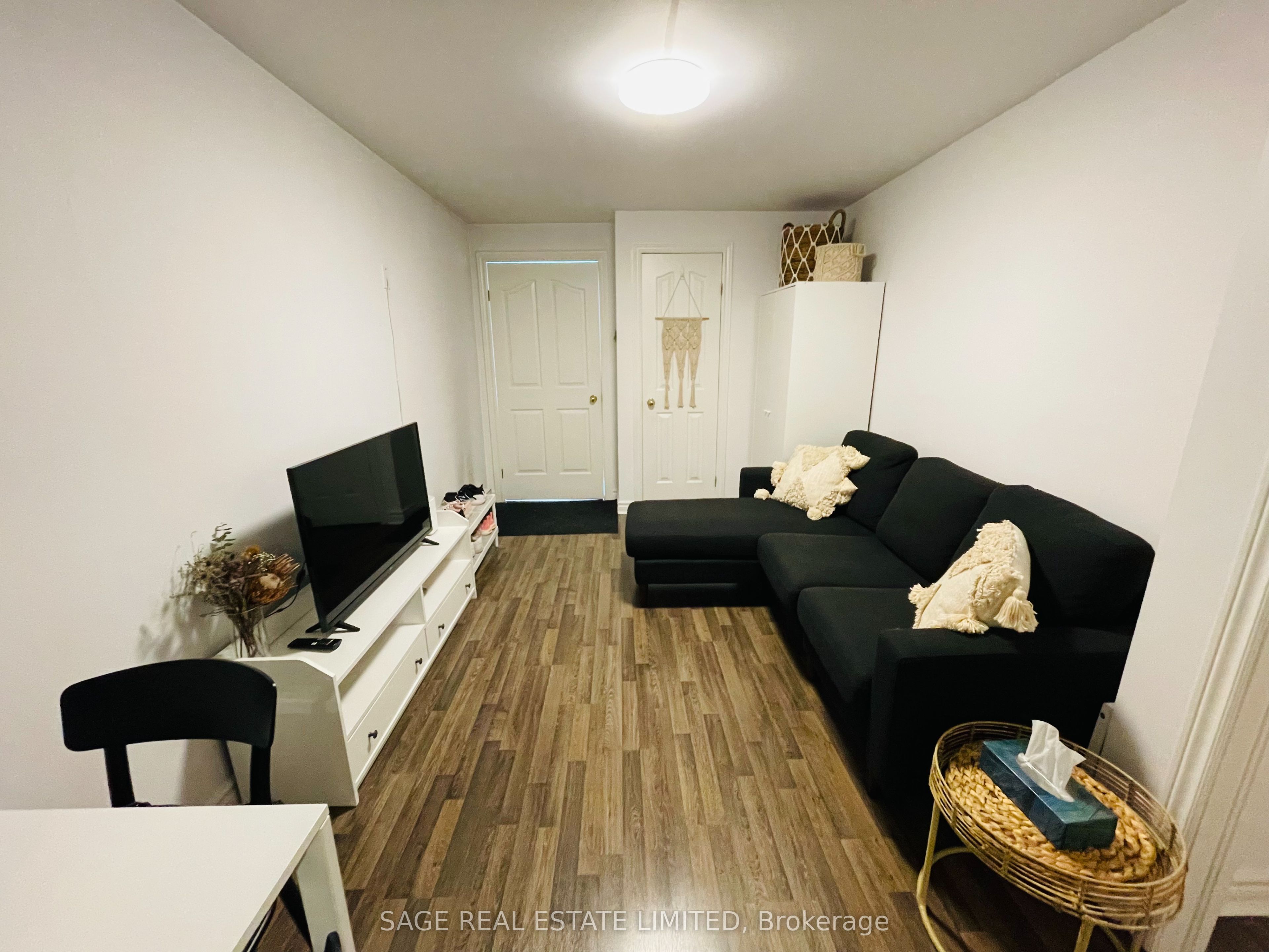 296 Runnymede Road 5