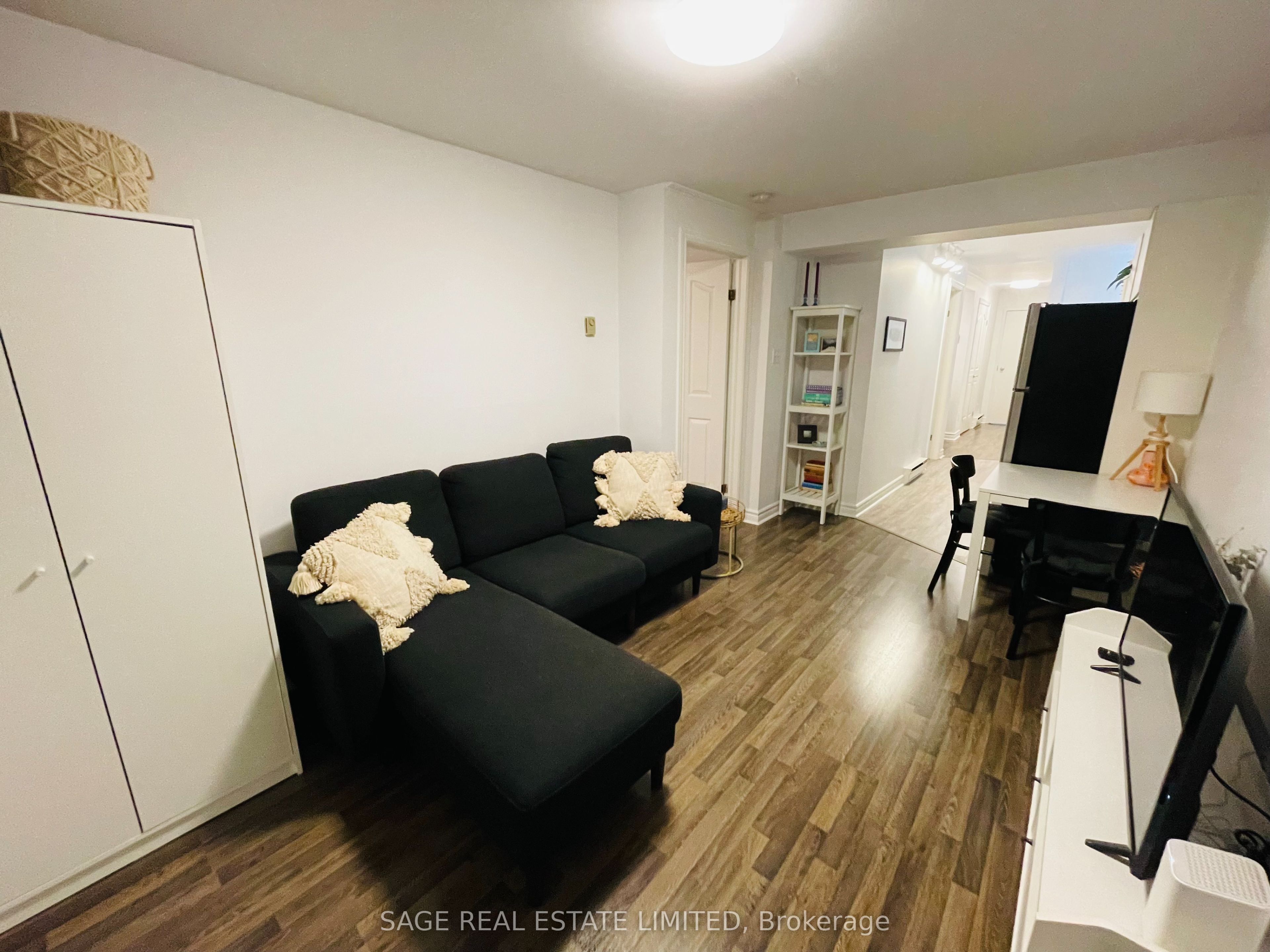 296 Runnymede Road 5