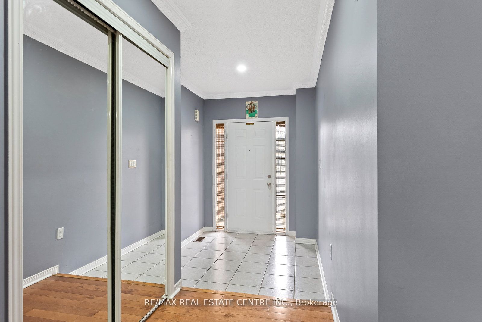 5382 Longhouse Crescent Upper