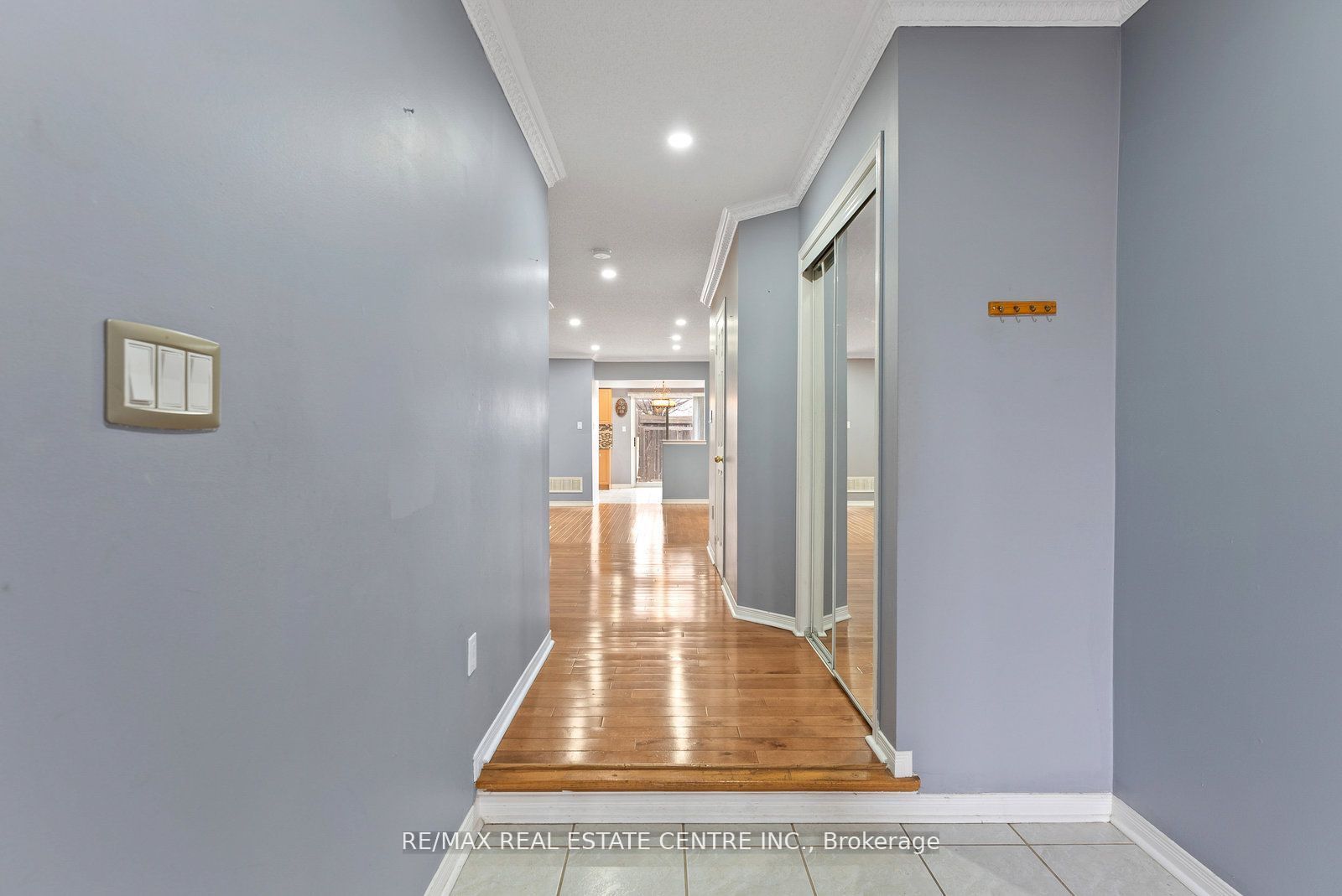 5382 Longhouse Crescent Upper