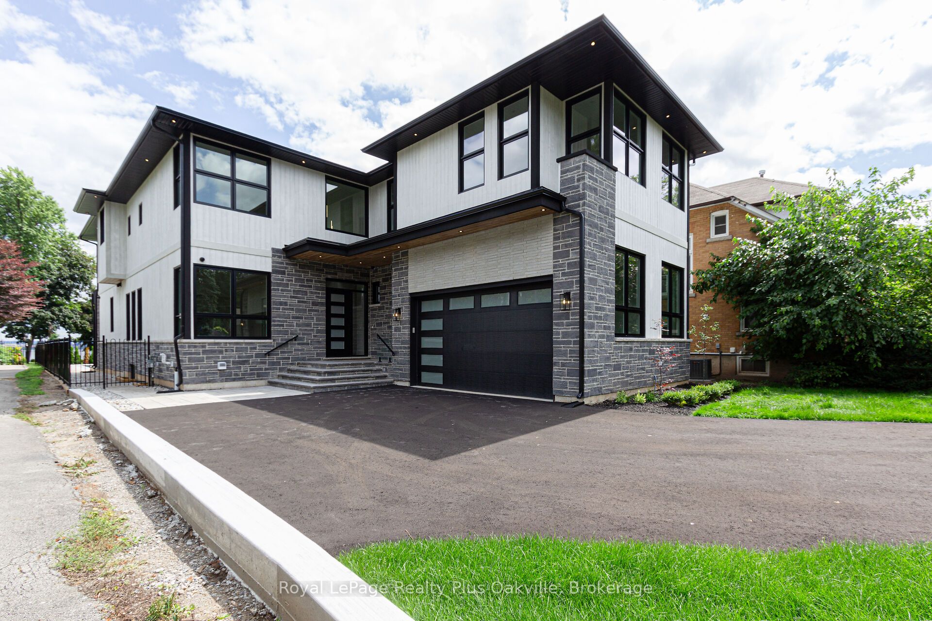 312 NORTH SHORE Boulevard W