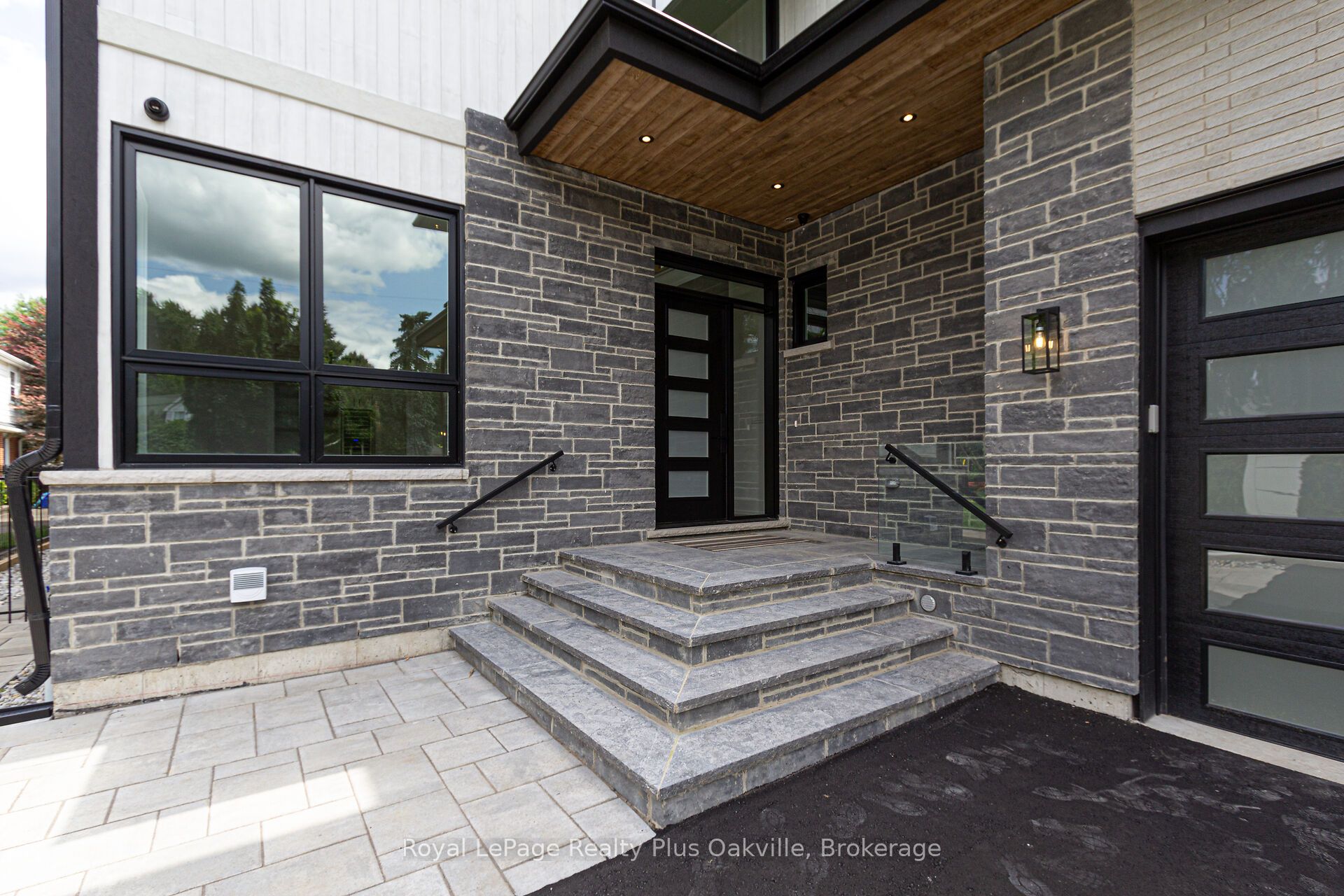 312 NORTH SHORE Boulevard W
