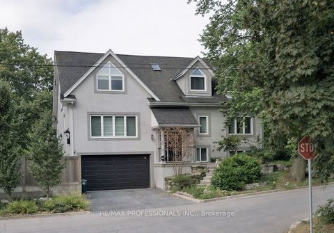 12 Walford Road Toronto ON M8X 2P1