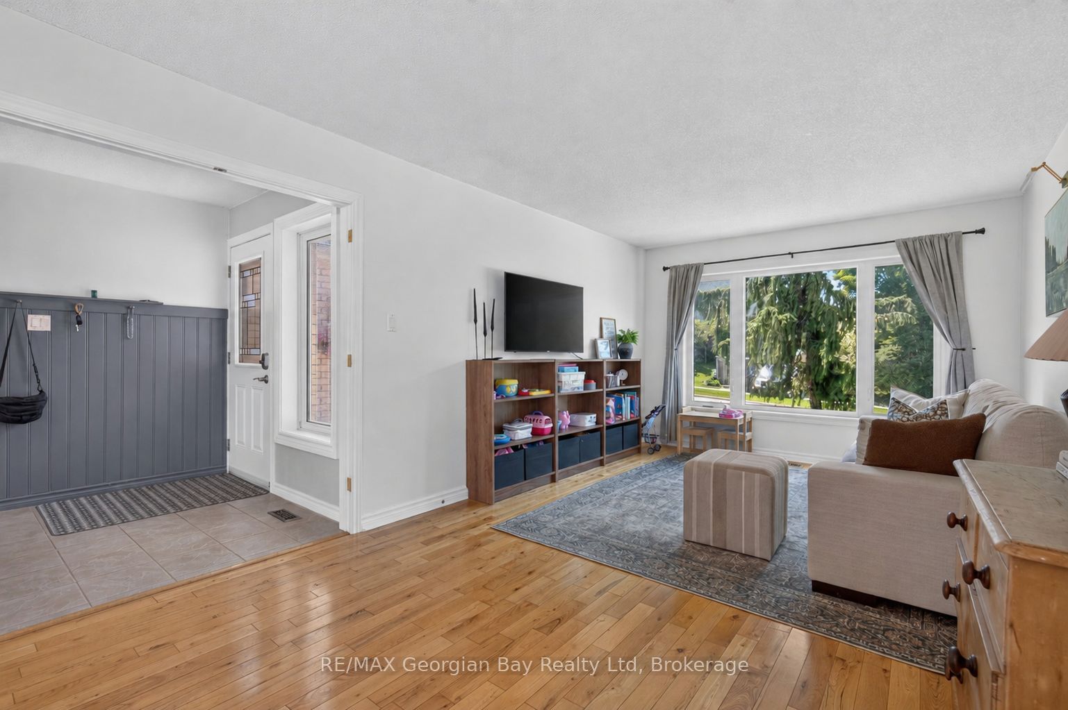 1005 Dina Crescent