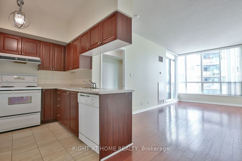Photo of 230 Queens Quay W #918, Toronto, ON M5J 2Y7 (MLS # C12613992)