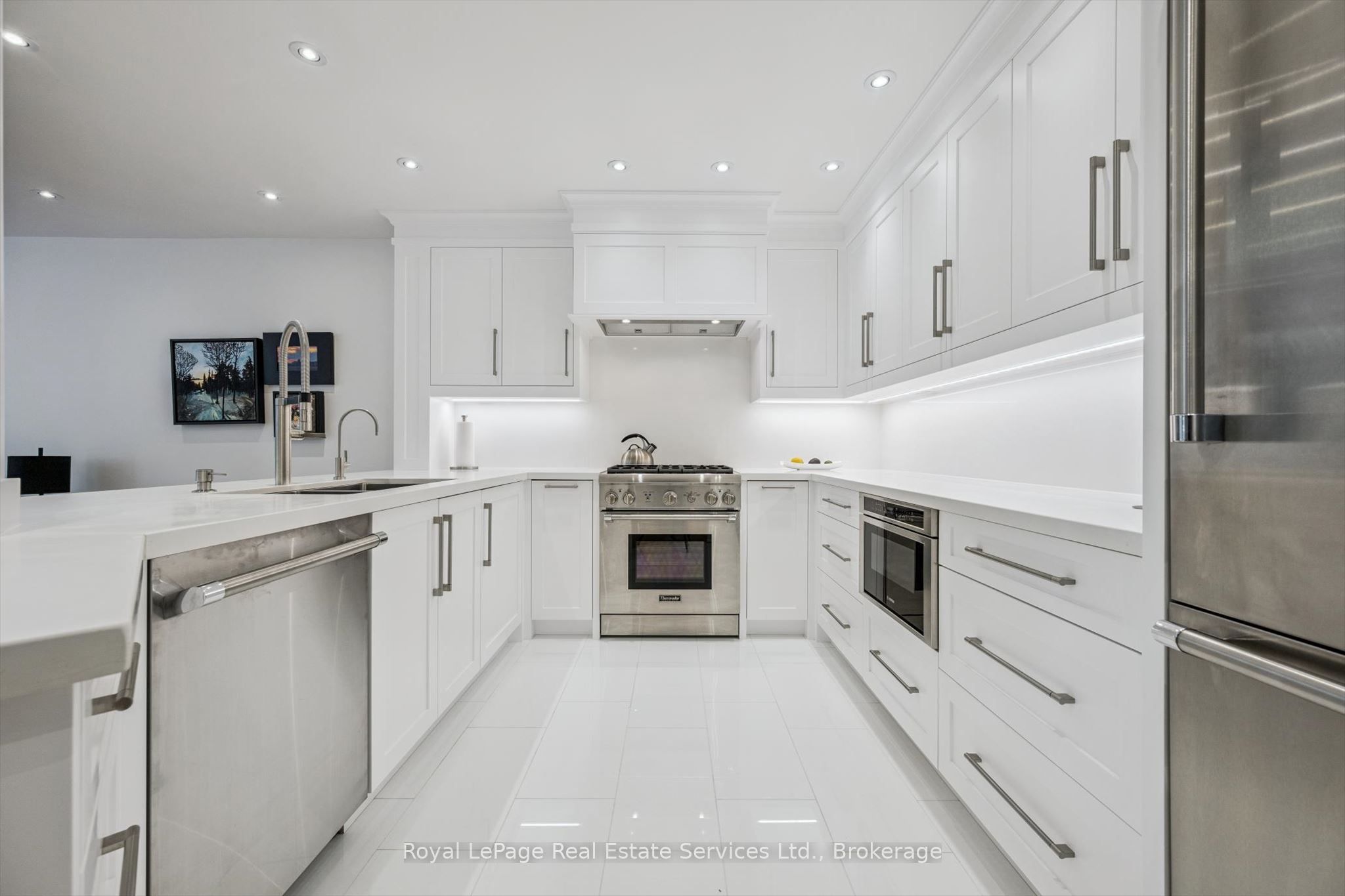 2250 Rockingham Drive 32