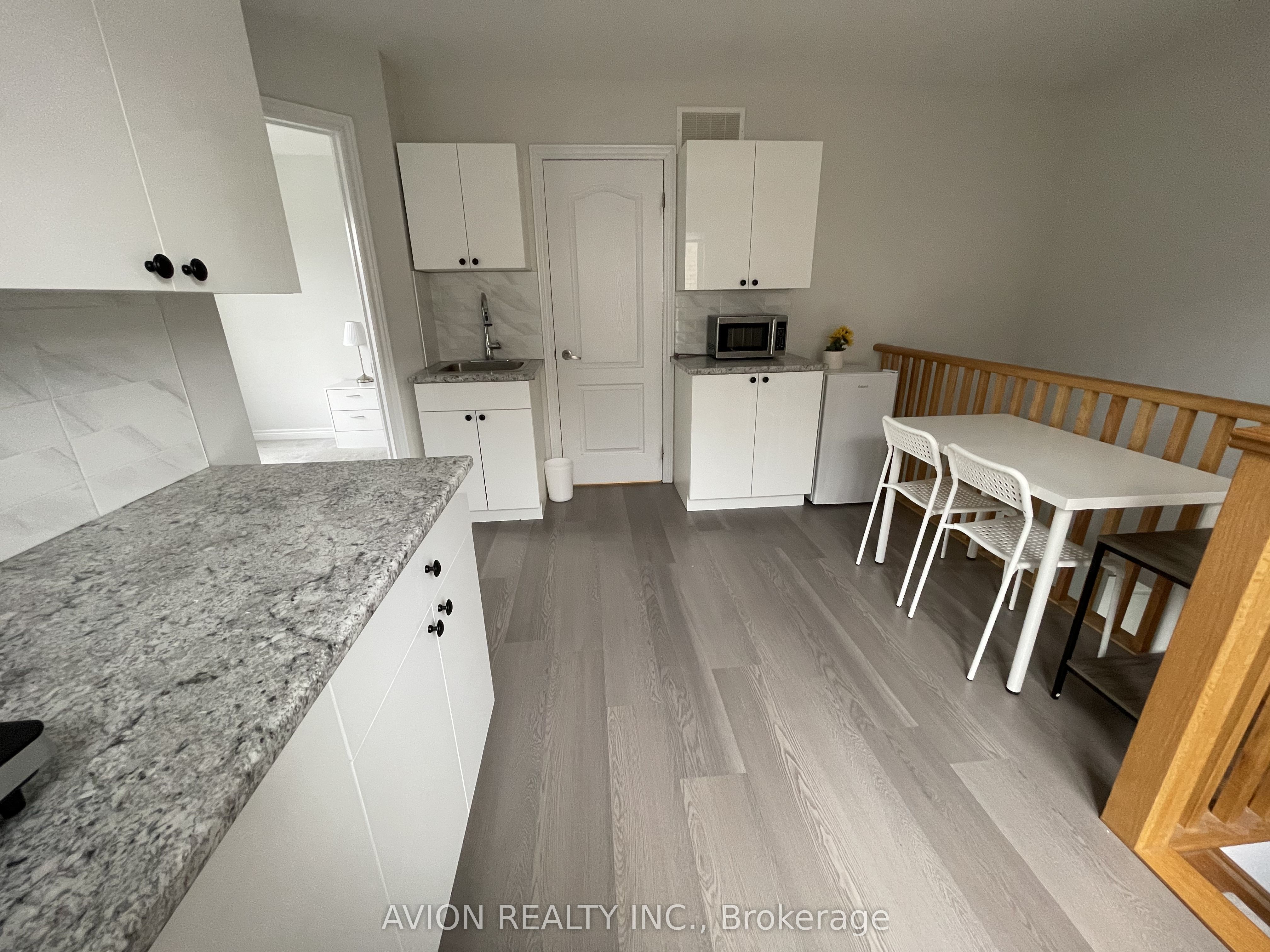 542 Whites Hill Avenue Coach House