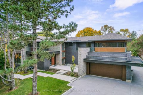 103 Old Colony Road Toronto ON M2L 2K3