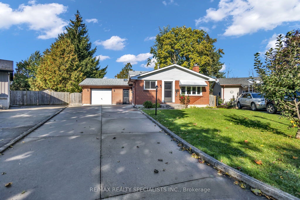 Photo of 27 TOULON Crescent, London East, ON N5V 1J4 (MLS # X14081930)