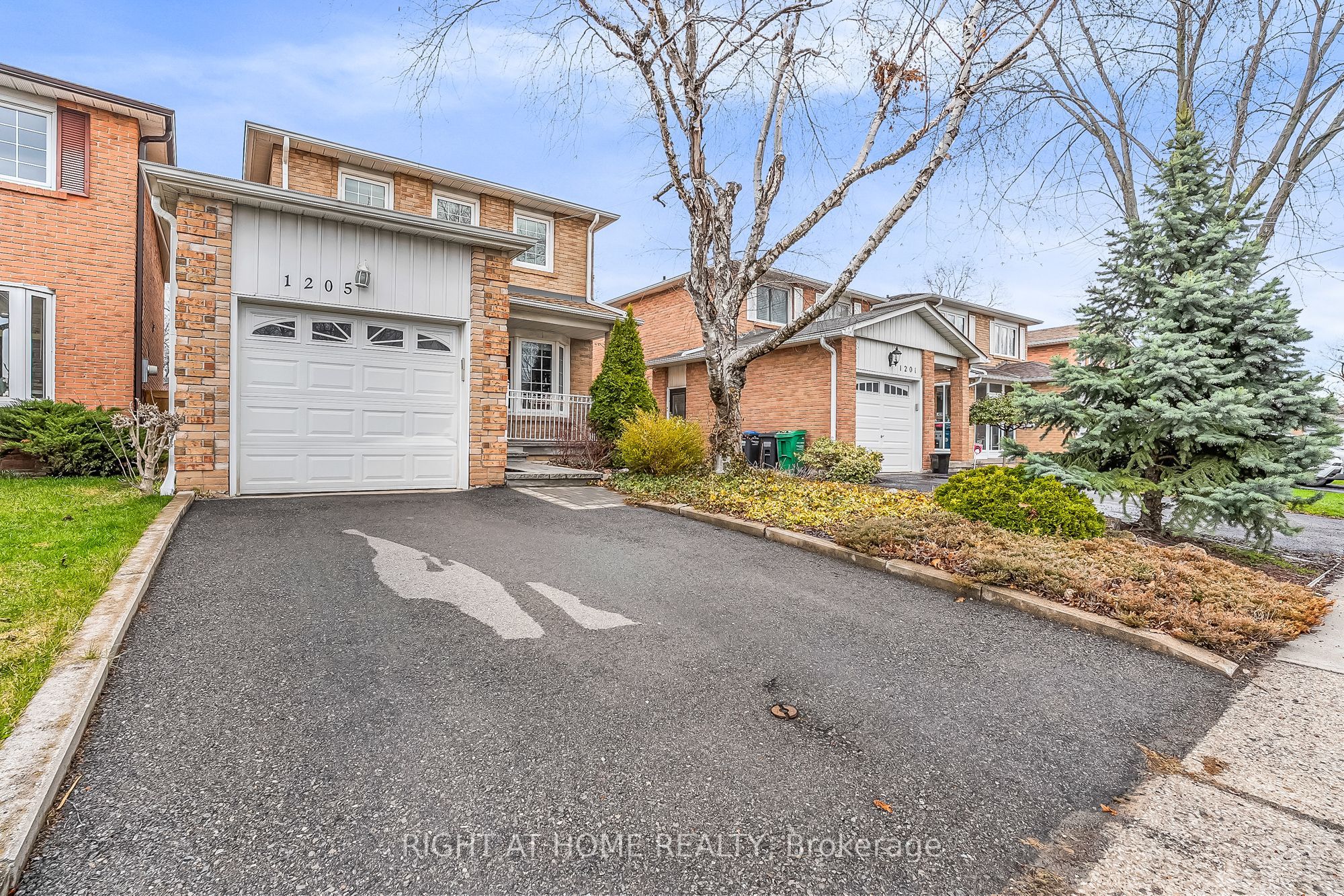 1205 Shagbark Crescent