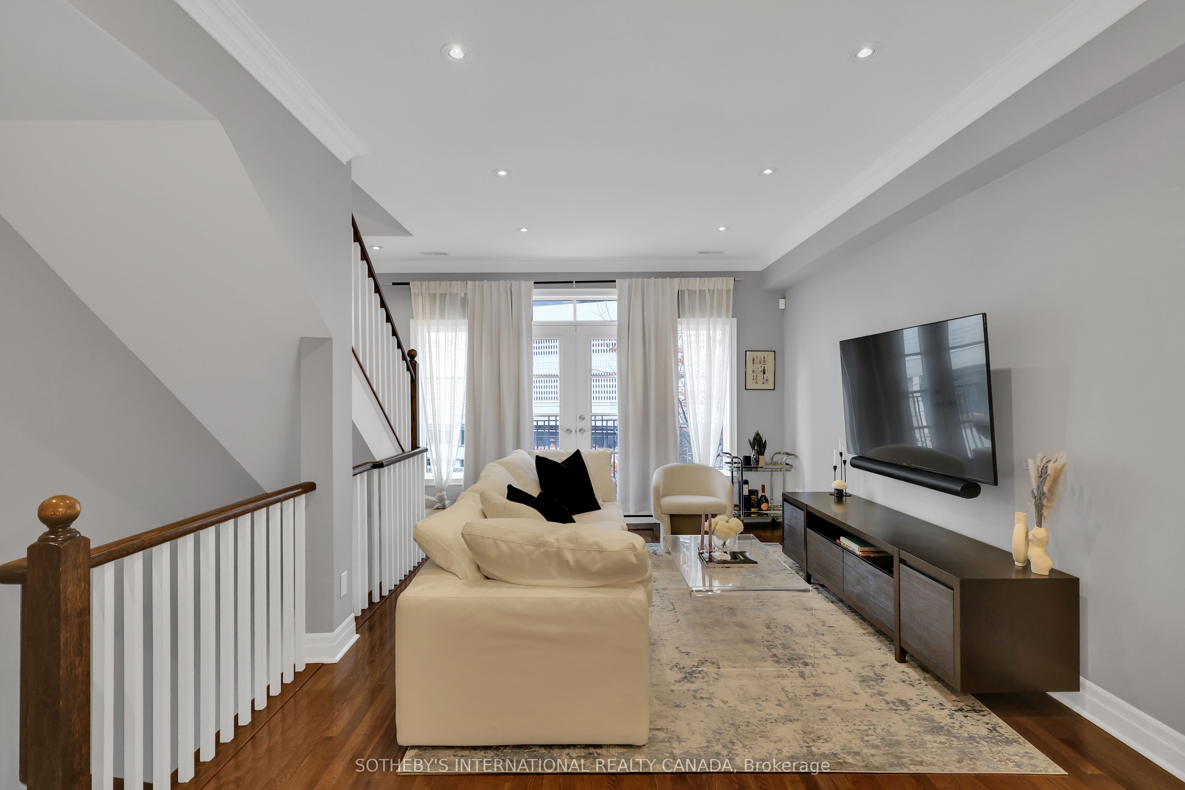 45 Pleasant Boulevard