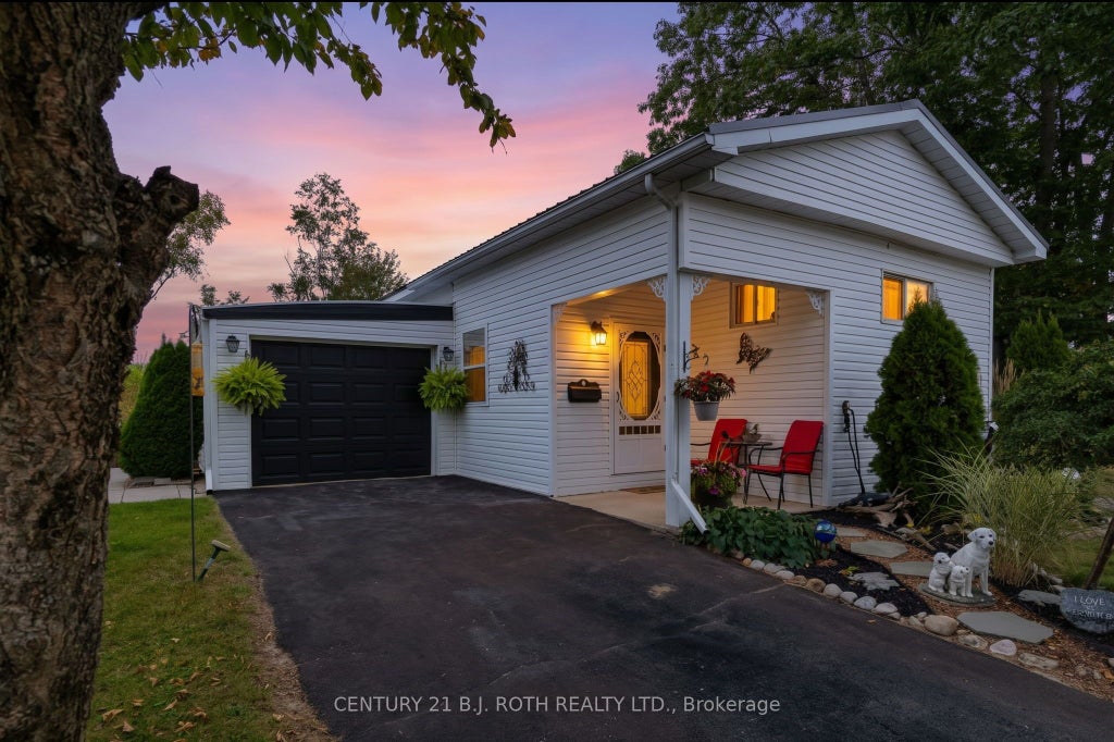 Photo of 38 Cameron Drive, Oro-Medonte, ON L0L 1T0 (MLS # S13857792)