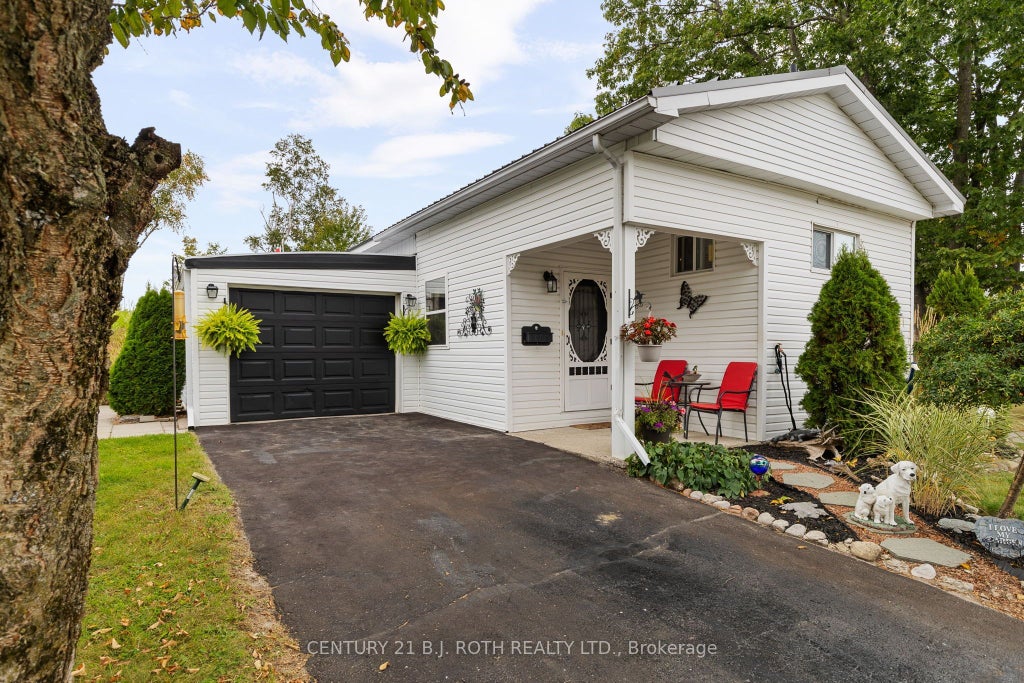 Photo of 38 Cameron Drive, Oro-Medonte, ON L0L 1T0 (MLS # S13857792)