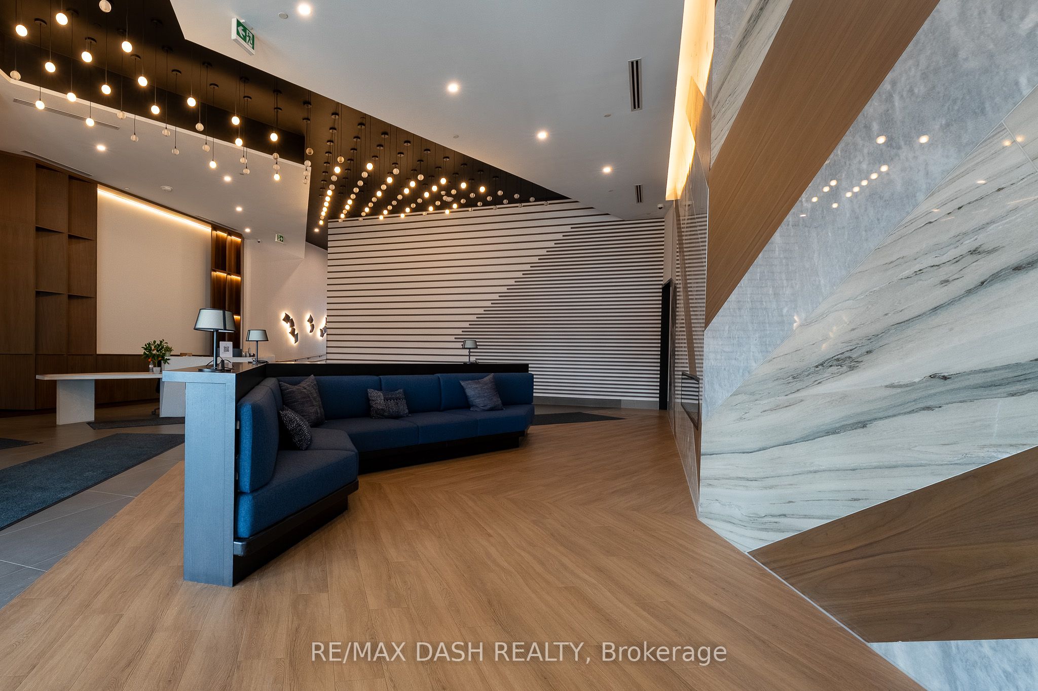 1037 THE QUEENSWAY Avenue 1001