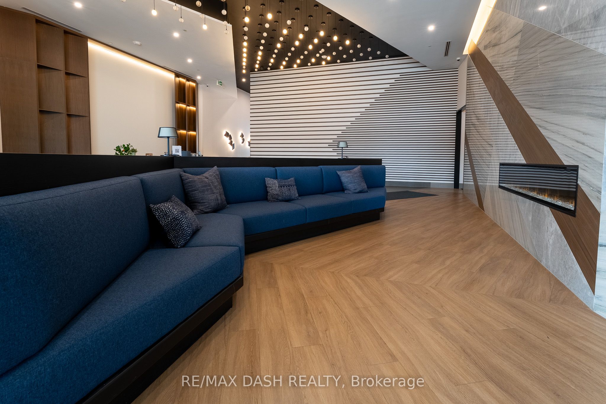 1037 THE QUEENSWAY Avenue 1001