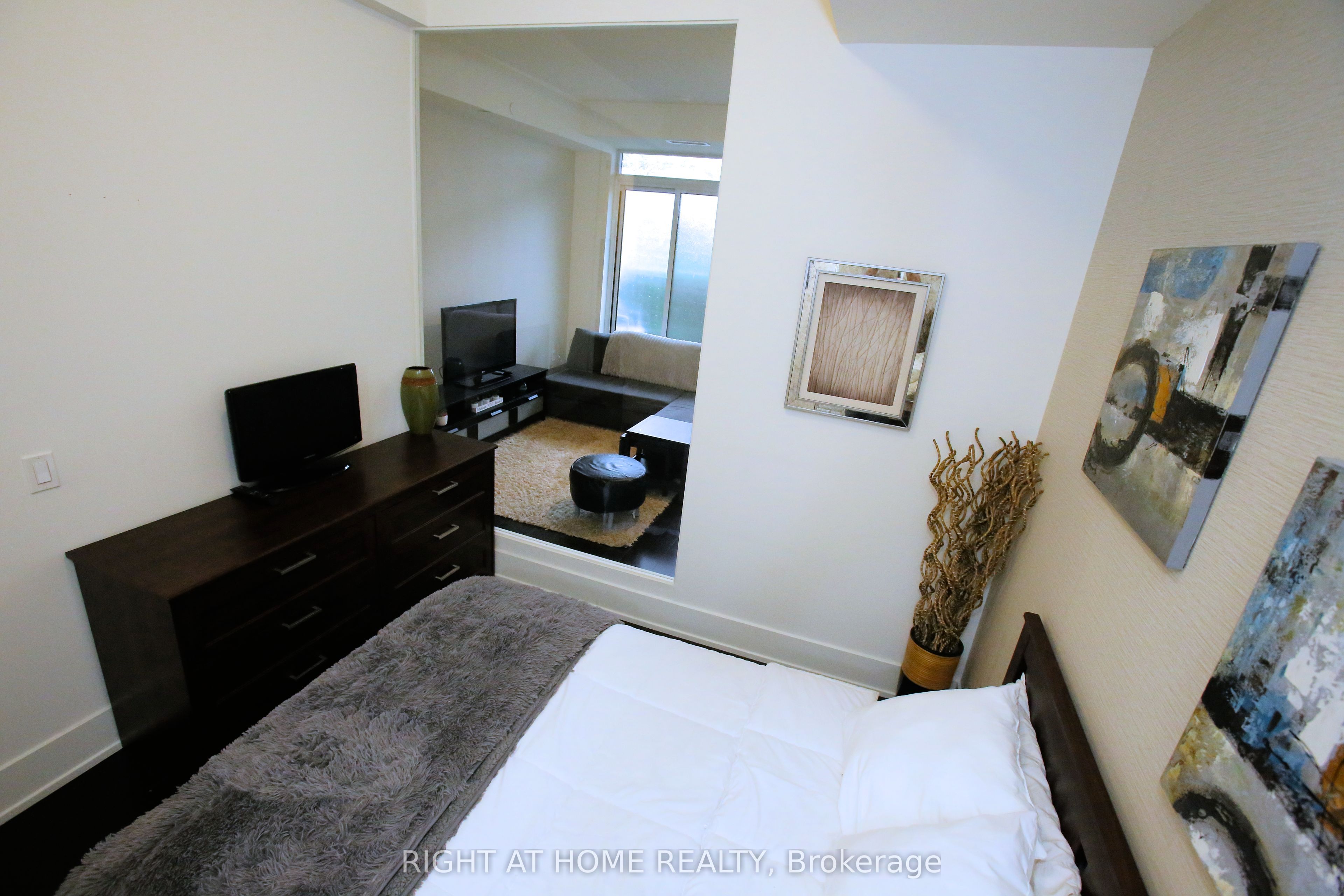 330 Richmond Street W 210