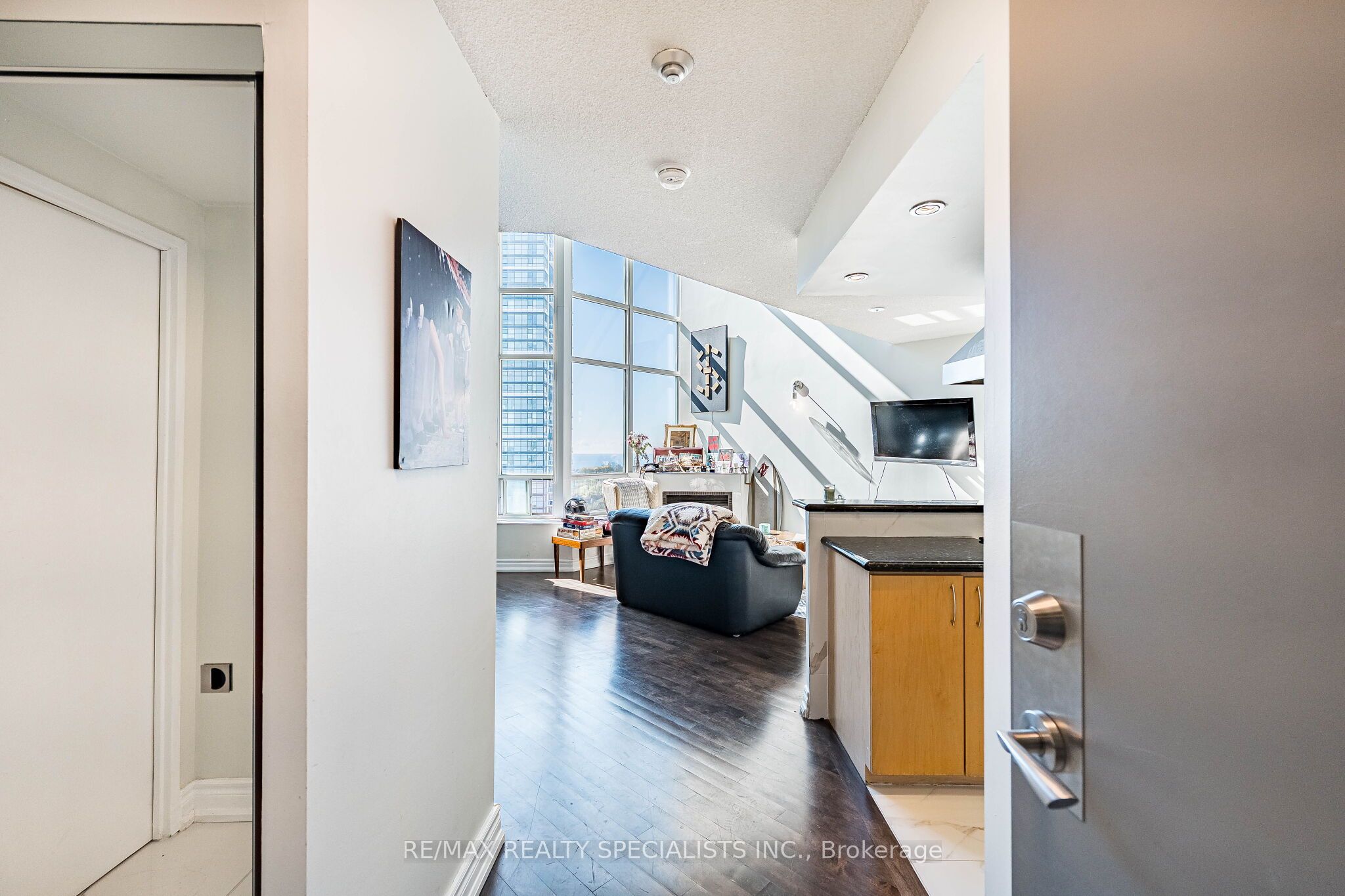250 Manitoba Street 838