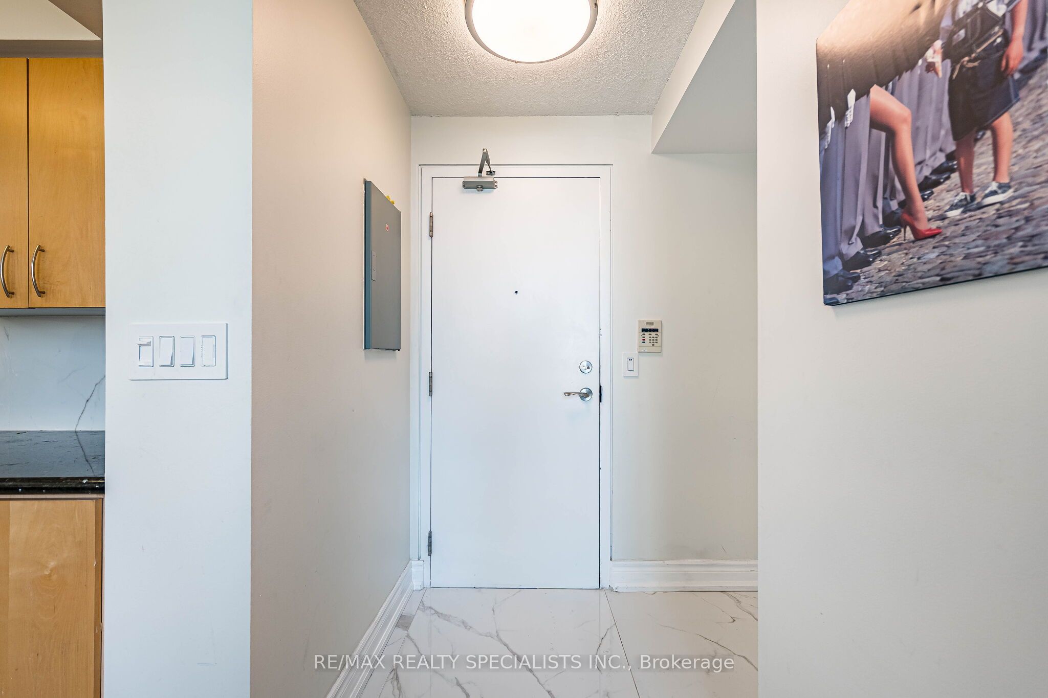 250 Manitoba Street 838