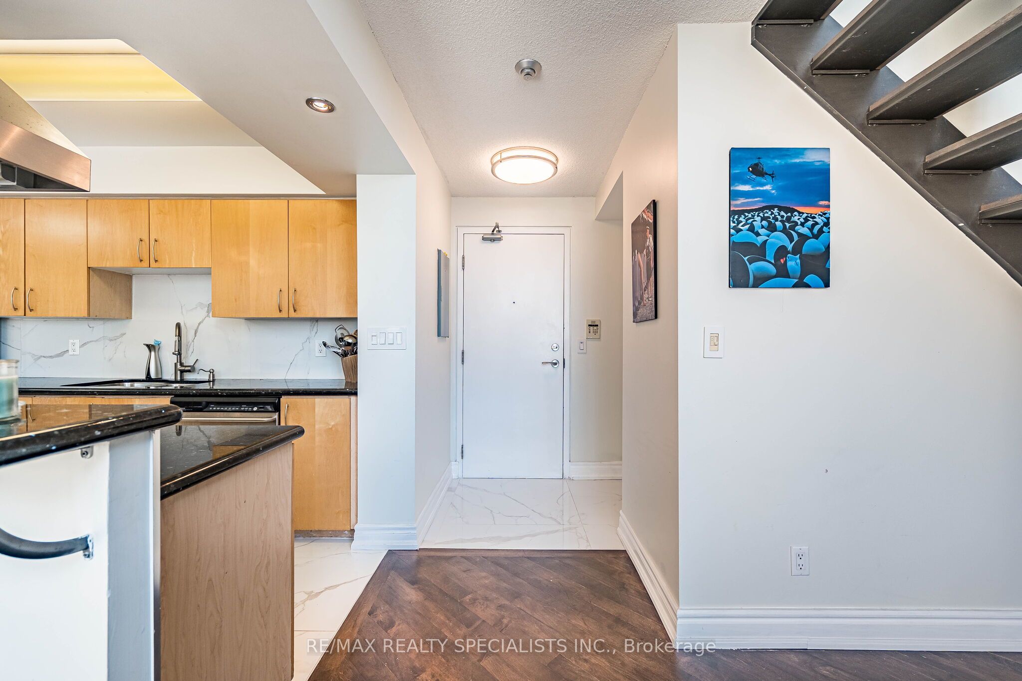 250 Manitoba Street 838