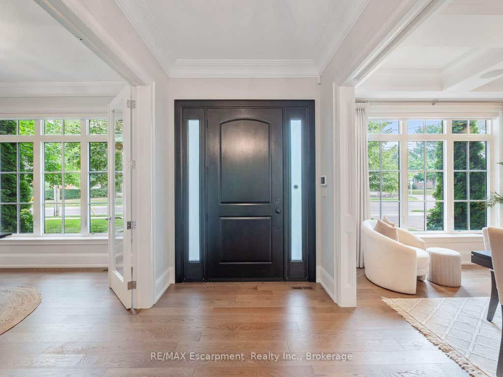 Photo of 1077 Bridge Road, Oakville, ON L6L 2B6 (MLS # W13598106)