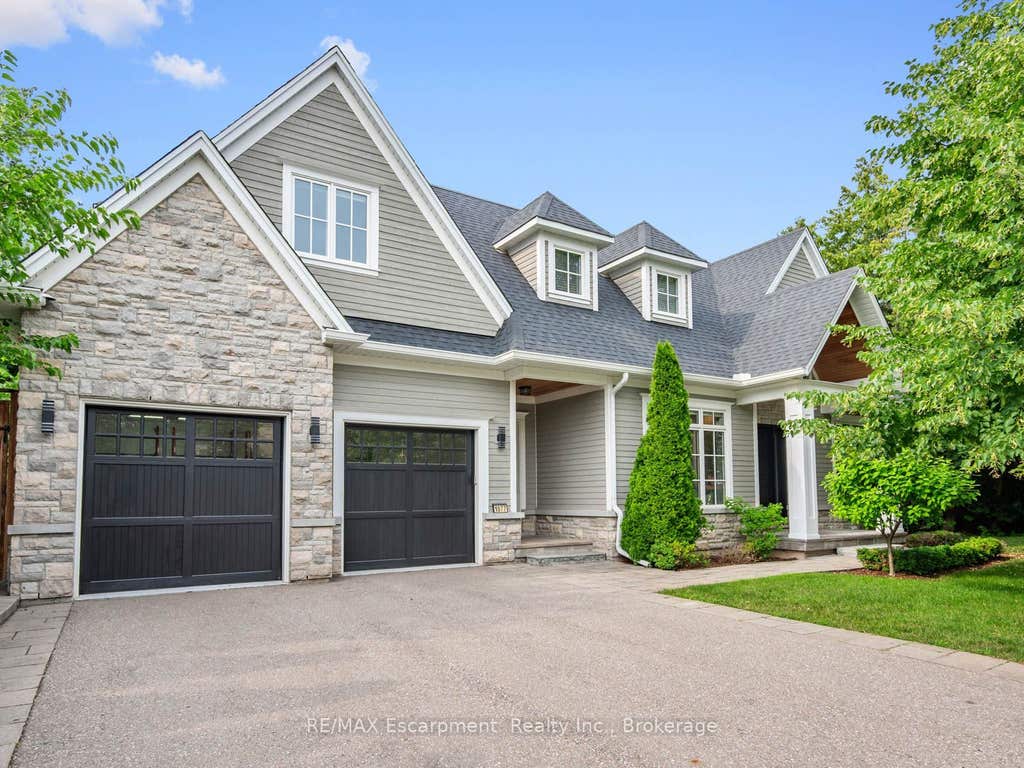 Photo of 1077 Bridge Road, Oakville, ON L6L 2B6 (MLS # W13598106)