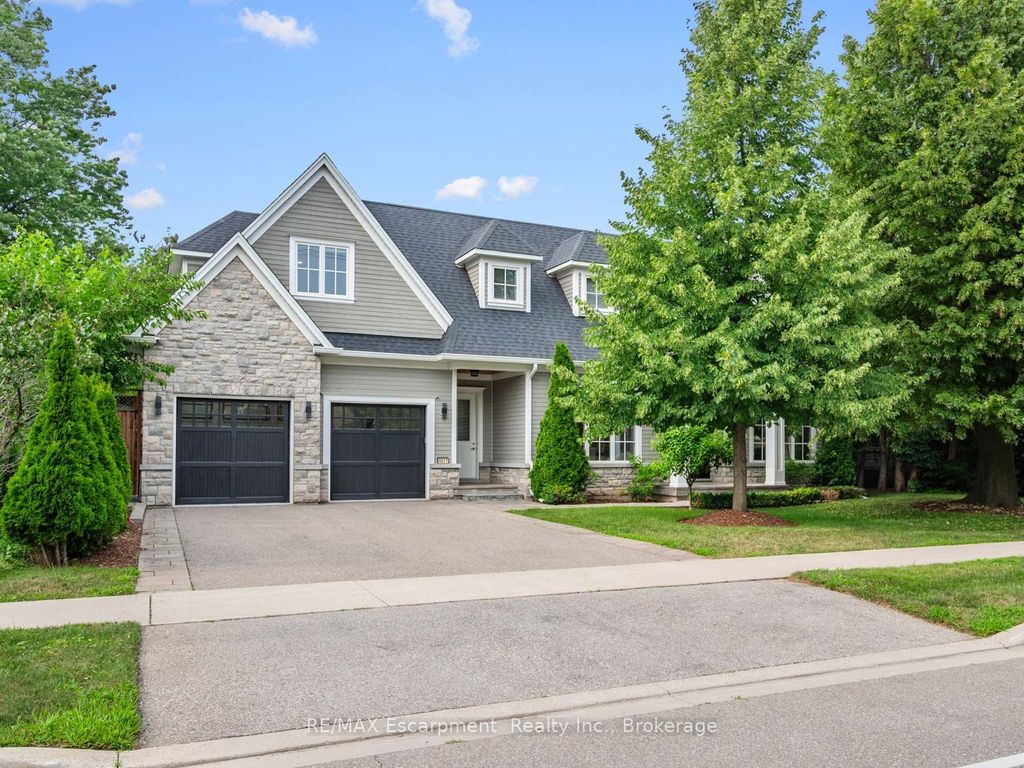 Photo of 1077 Bridge Road, Oakville, ON L6L 2B6 (MLS # W13598106)